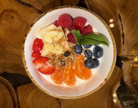 Smoothie bowl tijdens pauzemoment bij zakelijke bijeenkomst in vergaderlocatie Utrecht - Houten