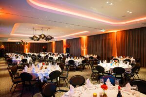 Gedekte dinertafels voor zakelijk diner bij Van der Valk Hotel Houten - Utrecht